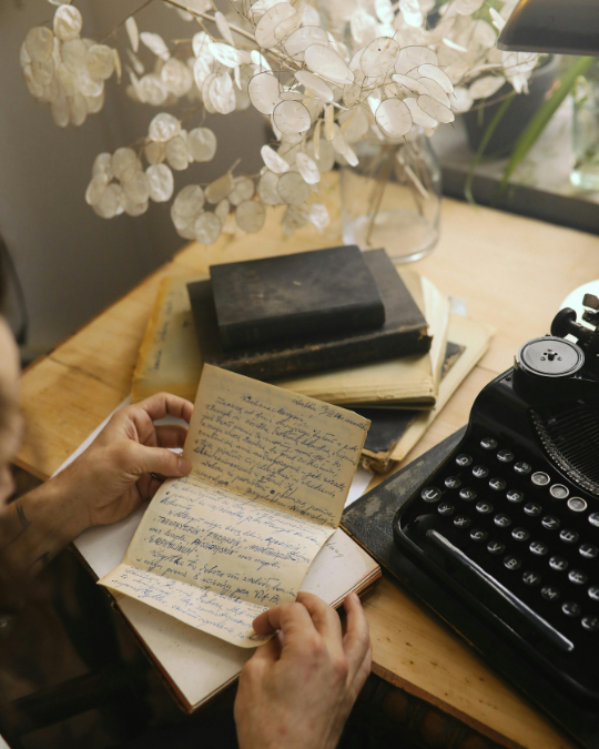 Memoir vs. Fiction: The Key Differences (and Surprising Similarities)